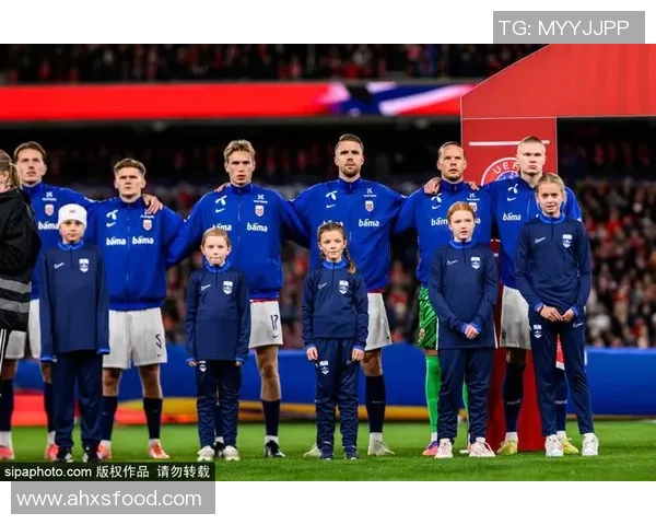 球星首发阵容照曝光足球世界焦点引爆球迷热烈讨论