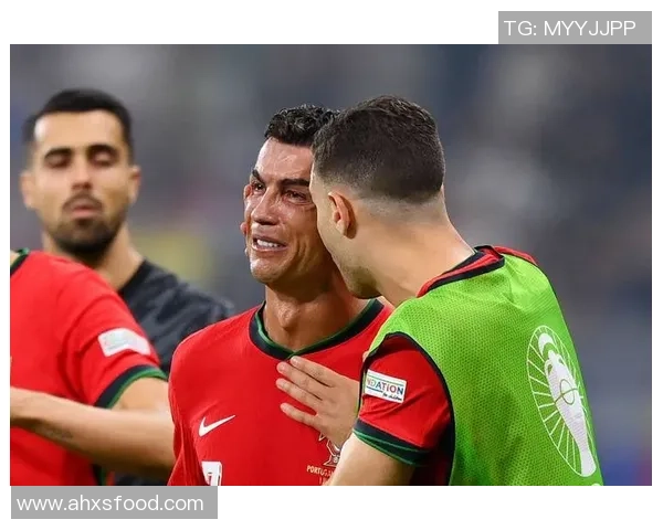 辉煌岁月中的绿茵英雄 回顾早期中国足球球星的成长与贡献